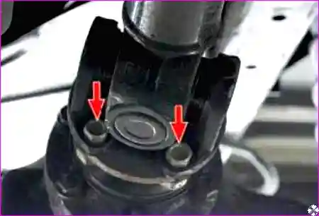 Визуальный осмотр карданных валов на наличие повреждений