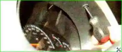 Зняття та встановлення щитка приладів на Ладі Каліні