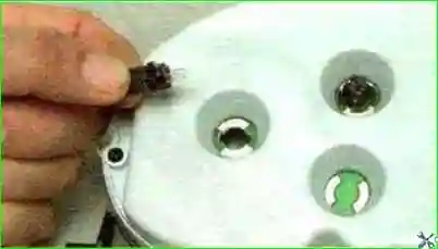 Зняття та встановлення щитка приладів на Ладі Каліні