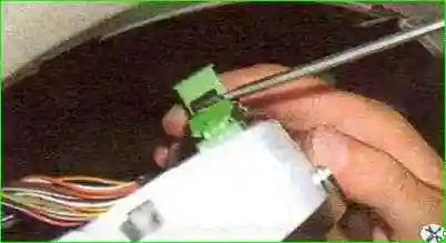 Зняття та встановлення щитка приладів на Ладі Калині