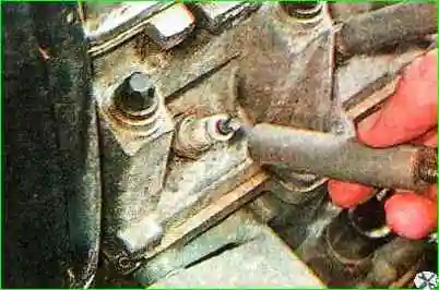 Checking and replacing spark plugs