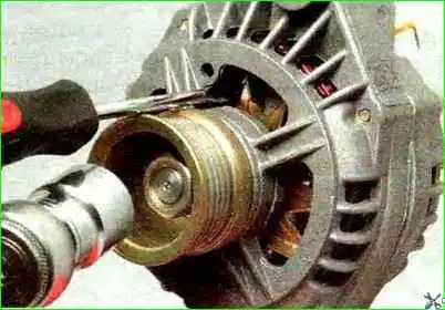 Снятие и разборка генератора Снятие и разборка генератора