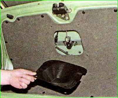 Removing the trunk lock