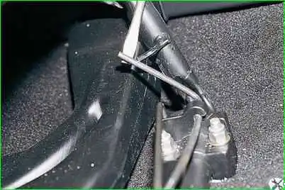 Зняття переднього крісла та санчат Зняття переднього крісла та санок