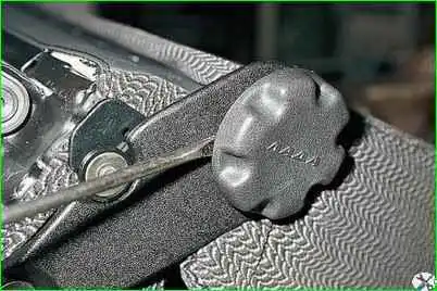 Зняття переднього крісла та санчат Зняття переднього крісла та санок