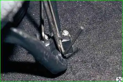 Зняття переднього крісла та санчат Зняття переднього крісла та санок