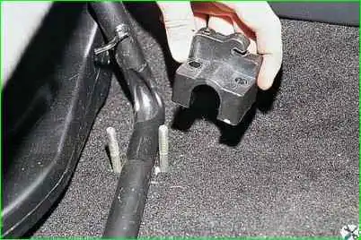 Зняття переднього крісла та санчат Зняття переднього крісла та санок