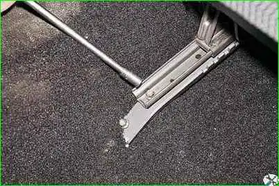 Зняття переднього крісла та санчат Зняття переднього крісла та санок