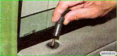 Ausbau und Einbau der Vordertürverkleidung
