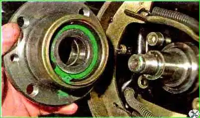 Қалай артқы доңғалақтың мойынтіректерін тексеру және ауыстыру Артқы доңғалақтың мойынтіректерін тексеру және ауыстыру жолы