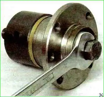 Қалай артқы доңғалақтың мойынтіректерін тексеру және ауыстыру Артқы доңғалақтың мойынтіректерін тексеру және ауыстыру жолы