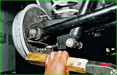 Как проверить и заменить подшипник заднего колеса