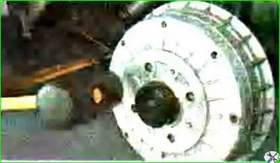 Қалай артқы доңғалақтың мойынтірегін тексеру және ауыстыру Артқы доңғалақтың мойынтіректерін тексеру және ауыстыру жолы