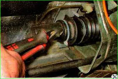 How to replace the steering gear cover