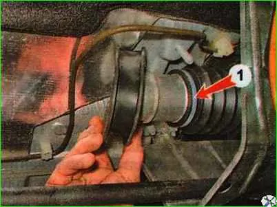 How to replace the steering gear cover