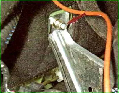 Removing and installing the steering mechanism