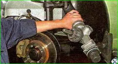 Removing and installing the steering mechanism