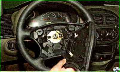 Removing the steering wheel