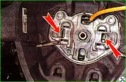 Extracción de un volante equipado con airbag