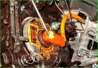 Extracción de un volante equipado con airbag