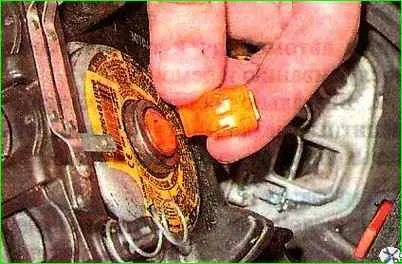 Extracción de un volante equipado con airbag