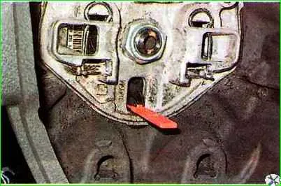 Extracción de un volante equipado con airbag