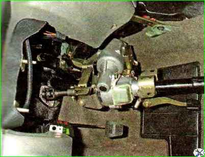 Removing the steering column with electric power steering