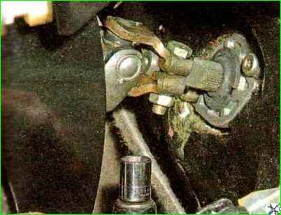 Removing the steering column with electric power steering