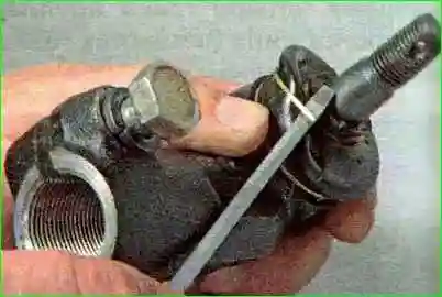 Replacing the tip steering rod Replacing the steering rod end