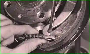 Replacing the parking brake cable