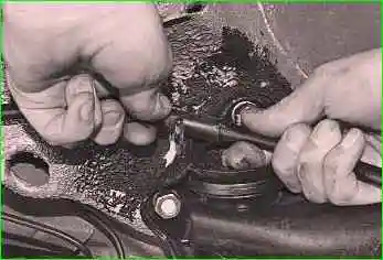 Replacing the parking brake cable