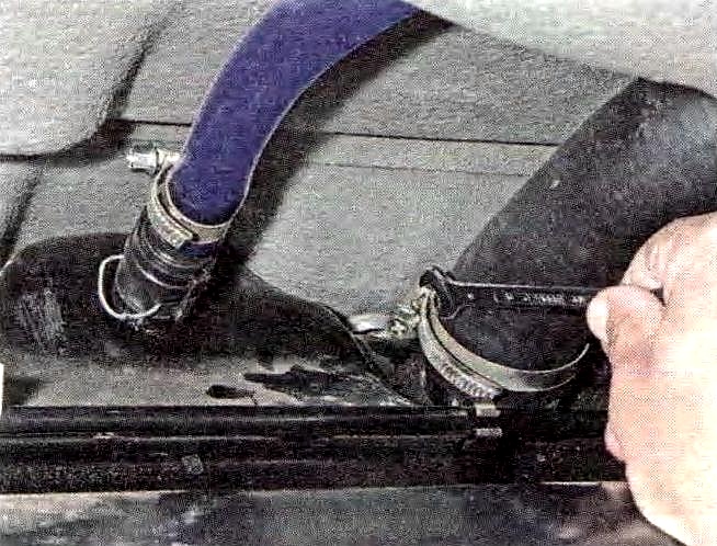 Снятие и установка топливного бака автомобиля Лада Калина