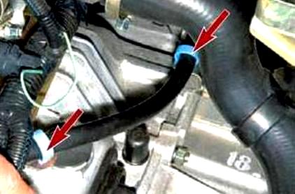 Замена троса привода дроссельной заслонки автомобиля
