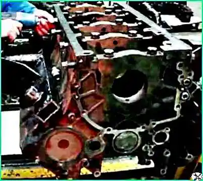 Assembly of KamAZ diesel cylinder block