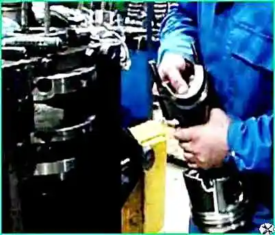 How to lay the crankshaft and piston group of the Kamaz engine