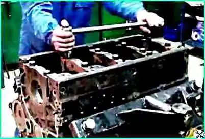 Assembly of KamAZ diesel cylinder block