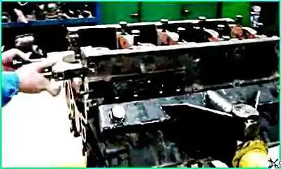 Assembly of KamAZ diesel cylinder block