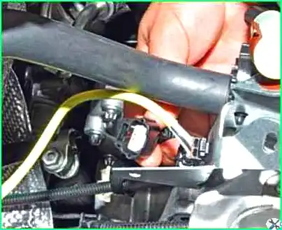 Қалай K4M сору коллекторының тығыздағышын ауыстыру К4M шығару коллекторының тығыздағышын қалай ауыстыруға болады