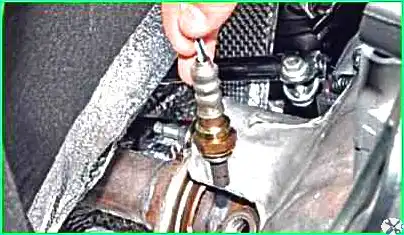 Как снять датчики концентрации кислорода автомобиля Лада Ларгус