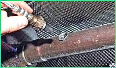 Как снять датчики концентрации кислорода автомобиля Лада Ларгус