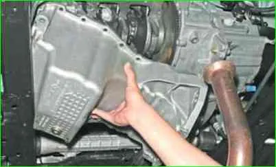 So entfernen Sie die Wanne und ersetzen Sie die Ölpumpe des K7M-Motors