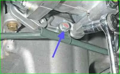 So entfernen Sie die Wanne und ersetzen die Ölpumpe des K7M-Motors