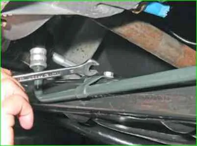 So entfernen Sie die Wanne und ersetzen Sie die Ölpumpe des K7M-Motors