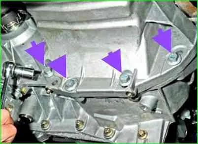 So entfernen Sie die Wanne und ersetzen die Ölpumpe des K7M-Motors
