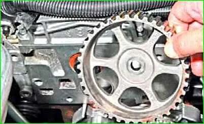 So tauschen Sie den Nockenwellendichtring für den K7M-Motor aus