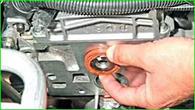 So tauschen Sie den Nockenwellendichtring für den K7M-Motor aus