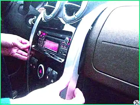Removing the heating and air conditioning control unit of the Lada Largus
