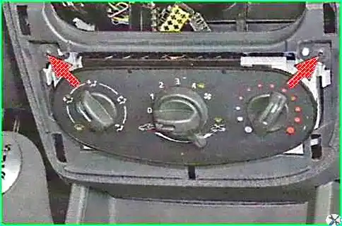 Removing the heating and air conditioning control unit of the Lada Largus