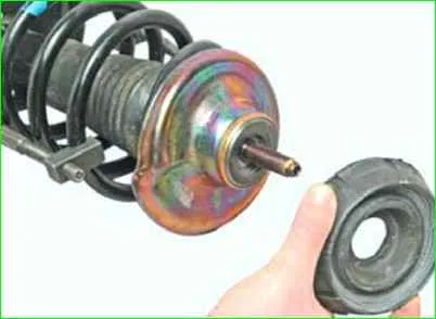 How to replace the front shock strut Lada Largus