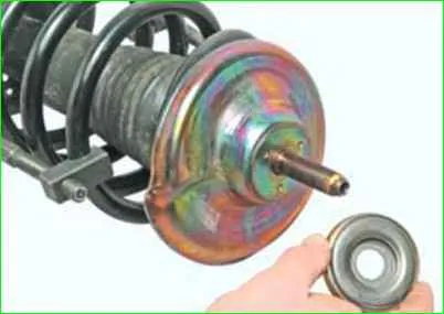 How to replace the front shock strut Lada Largus